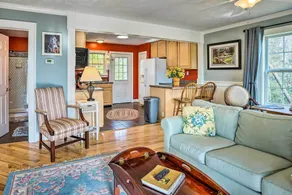 Sweet Vacation Cottage w/ Deck & Grill! - Interiör