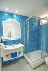 Marvel Tree Hotel - Baño