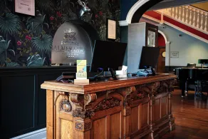 Balmer Lawn - Recepción
