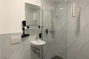 HI Grand City Hotel - Bathroom