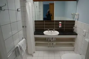 Golden Leaf Motel - Bathroom