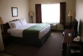 The Edgewood Hotel and Suites - Quarto