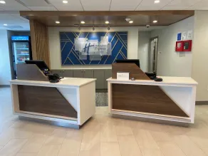 Holiday Inn Express & Suites Elyria by IHG - Reception