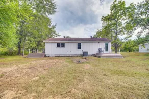 Rural Spiro Getaway w/ Private Deck! - Interiør