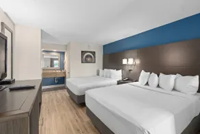 Baymont by Wyndham Orlando East - Room