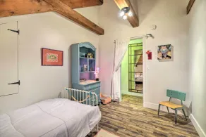 Walk Downtown: Arnold Cabin w/ Large Deck! - Interiør