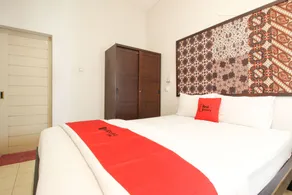 Reddoorz Syariah near Wijilan Yogyakarta - Zimmer