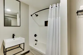 The Shamrock - Bathroom