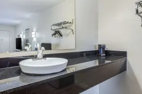 Quality Inn & Suites - Bathroom