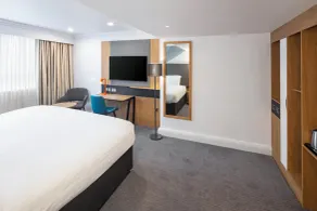 Holiday Inn Farnborough by IHG - Room