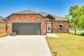 Pet-friendly Elgin Retreat w/ Patio, Grill & Yard! - Interiør
