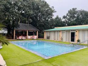 Kailash Farms Earthen Life - Piscina