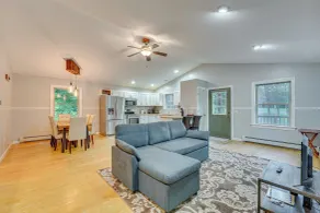 Cabin w/ Beach Access in Brant Lake: Dogs Welcome! - Innvendig