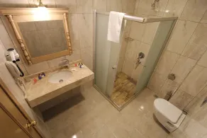 Apple Tree Hotel - Bathroom