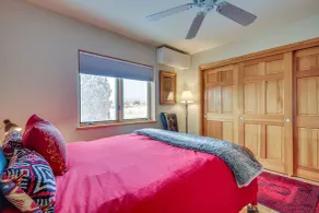 Serene Santa Fe Getaway w/ Hot Tub & Fireplace! - Zimmer