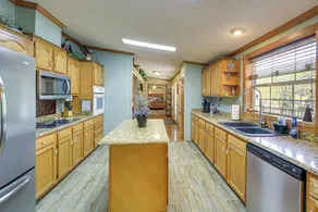 Lakefront Arkansas Home w/ Dock & Sunroom - Interiör