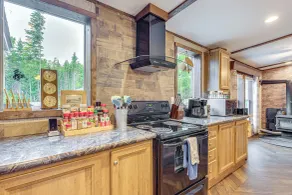 4 Mi to Lake Francis: Peaceful Pittsburg Home - Interior