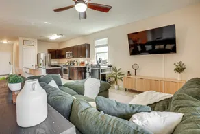 Fenced Yard + Outdoor Games: Buckeye Home! - Intérieur