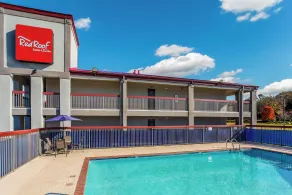 Red Roof Inn & Suites Athens, AL - Pool