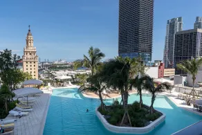 Luxury 1BR Penthouse, Bay & City Views Downtown - Basseng