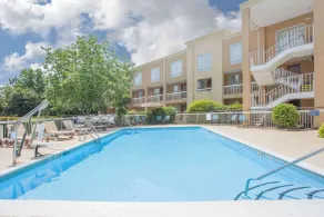 Days Inn by Wyndham Greenville - Piscine