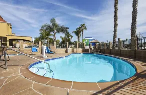 Holiday Inn Express San Diego South - National City by IHG - Piscine