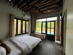 Landmark Farmhouse - Room