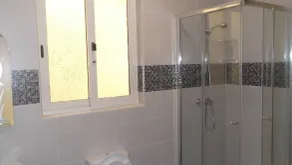 Sea and Country View 1st Floor Apartment - Salle de bain