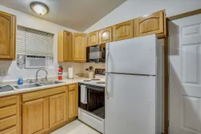 Cute Little House on the Lake: Wine Country Stay! - Innenbereich