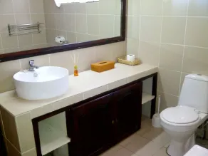 Castaway Lodge - Bathroom