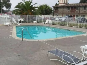 EZ 8 Motel Newark - Piscine