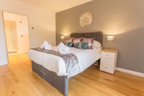Modern Comfortable 2 & 3 Bed Apartments, Free Parking, Wifi, Headington, Close to Hospitals, Science Park & Brookes University - Habitación