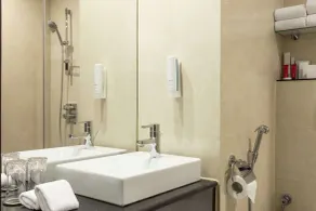 Ramada Encore Doha by Wyndham - Salle de bain