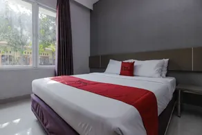 RedDoorz near Goa Sunyaragi - Room