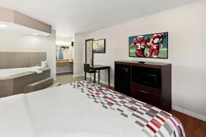 Red Roof Inn Muscle Shoals - Room