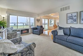 Waterfront East China Home w/ Dock & Patio! - Innenbereich