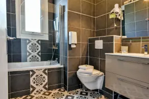 Logis Hôtel Emeraude des Bois - Badezimmer