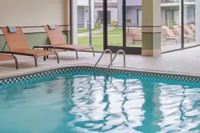 Courtyard by Marriott Detroit Warren - Piscina
