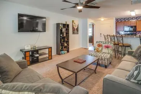 Tavares Retreat w/ Covered Patio & Private Yard - Interiør