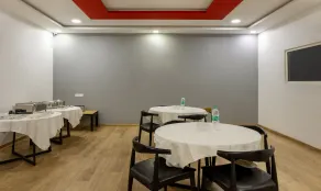 Treebo Treetops Inn - Anna Nagar - Restaurant