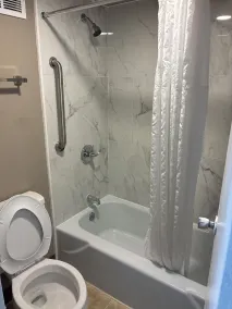Richland Inn - Bathroom