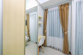 Nice and Elegant 1BR at Royal Heights Apartment By Travelio - Zimmer