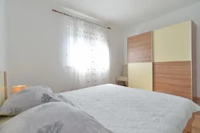 Lovely flat just steps from the beach - Værelse