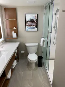 Delta Hotels by Marriott Allentown Lehigh Valley - Room