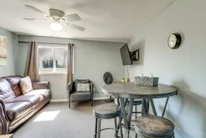 Explore Port Huron! Cozy Condo w/ Creek Views - Intérieur