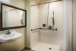 Days Inn & Suites by Wyndham Antioch - Salle de bain