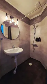Leopold Boutique Hotel - Bathroom
