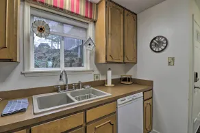 4 Mi to Lake: Unit w/ Pool Access in Fairfield Bay - Interiør