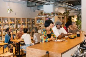 NOVELS Hostel and cafe bar and Books - Restaurant