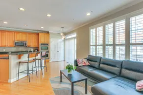 Modern 3BR Townhome 3 Mi to Dulles & Reston TC - Interior